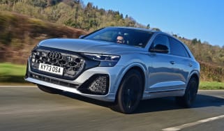 Audi Q8 - front tracking