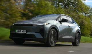 Toyota C-HR+ - front tracking