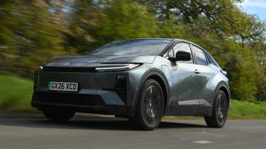 Toyota C-HR+ - front tracking 