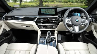 BMW 5 Series Touring - dash