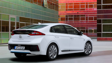 Hyundai IONIQ hybrid 2016 - rear quarter