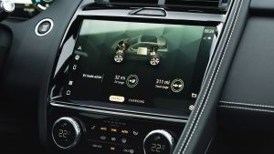 Jaguar E-Pace PHEV - infotainment