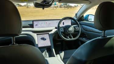 MG IM5 - Goodwood interior