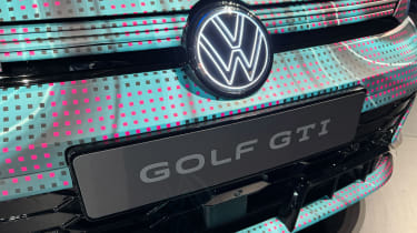 Volkswagen Golf facelift CES - badge