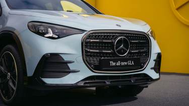Mercedes GLA - grille