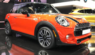 MINI hatch facelifted - show front