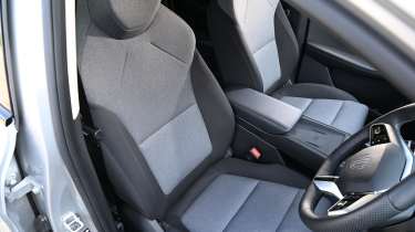 MG4 Urban - front seats