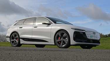 Audi S6 Avant e-tron - front static 