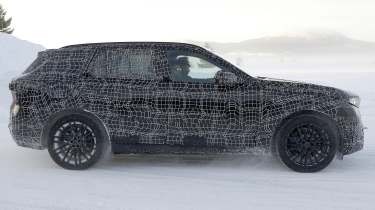 BMW X5 - side profile cold weather
