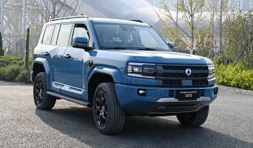 Denza B5 - static front 3/4