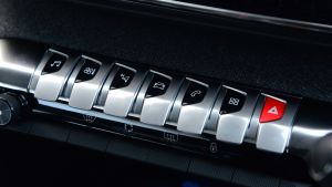 New Peugeot 3008 facelift 2020 switches