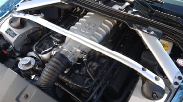 Aston Martin Vantage Roadster engine
