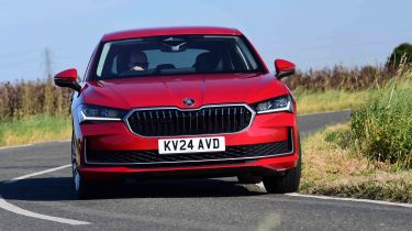 Skoda Superb hatch - front cornering