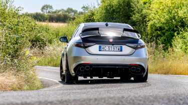 Alfa Romeo Giulia Quadrifoglio Luna Rossa - rear cornering