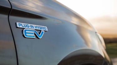 Mitsubishi Outlander PHEV 2017 - EV badge