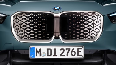 BMW iX1 eDrive20 - front kidney grilles