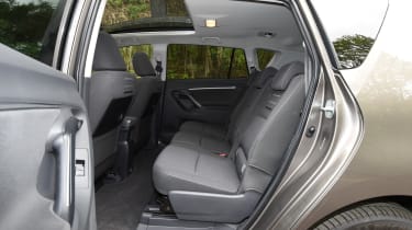 Toyota Verso 2016 - rear seats