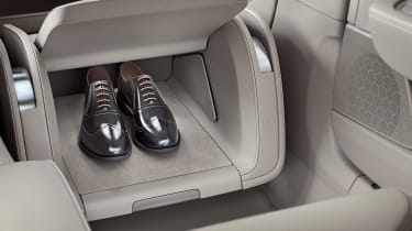 Volvo S90 Excellence - shoes