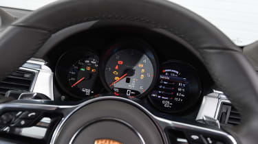Long-term test review: Porsche Macan - dials