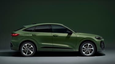 Audi Q5 Sportback - studio side