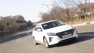 Hyundai Ioniq hybrid 2016 review - front tracking 4