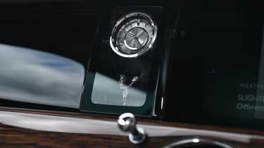 Rolls-Royce Spectre II - clock