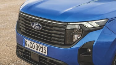 Ford Tourneo Courier - front grille