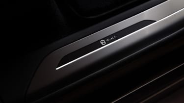 Range Rover SV Black - sill