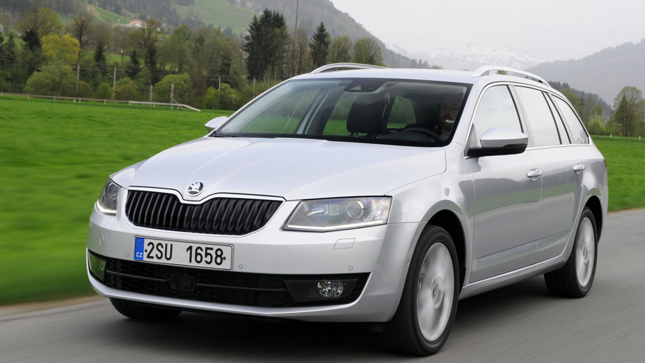 Skoda Octavia Estate 4x4 pictures | Auto Express