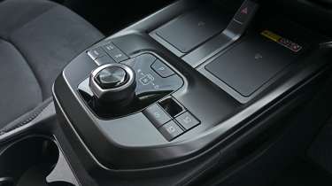 Toyota C-HR+ - centre console