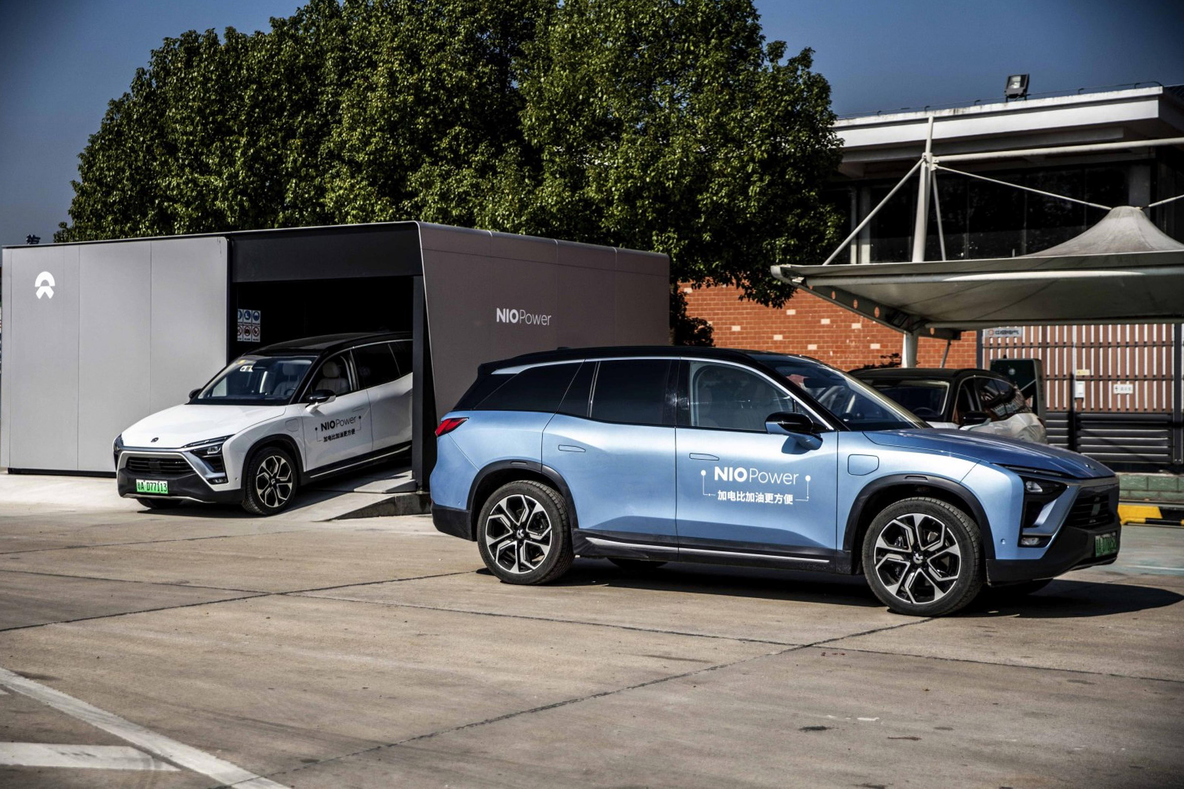 Nio launches electric car battery-swap network | Auto Express