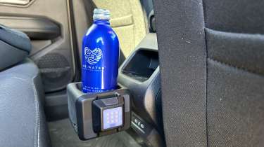 Dacia Duster LT - rear cup holder
