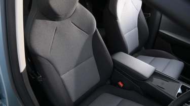 MG4 Urban - front seats