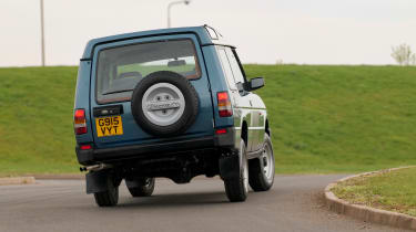 Land Rover Discovery Mk1 - rear cornering