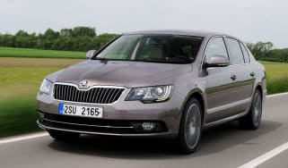 Skoda Superb 2.0 TDI front tracking