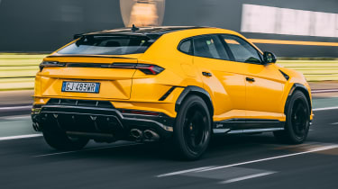  Lamborghini Urus Performante - rear tracking