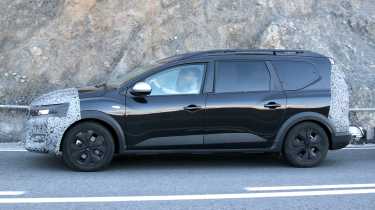 Dacia Jogger facelift (camouflaged) - side