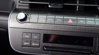 Hyundai Kona Hybrid - centre console switchgear