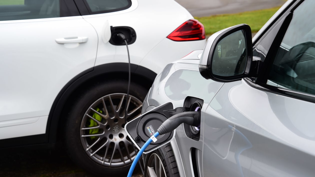 Government electric car grant will come to an end, transport secretary