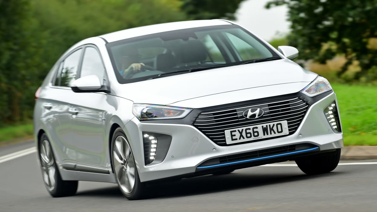 Uitpakken Ongrijpbaar Kaliber Hyundai Ioniq Hybrid 2016 review | Auto Express