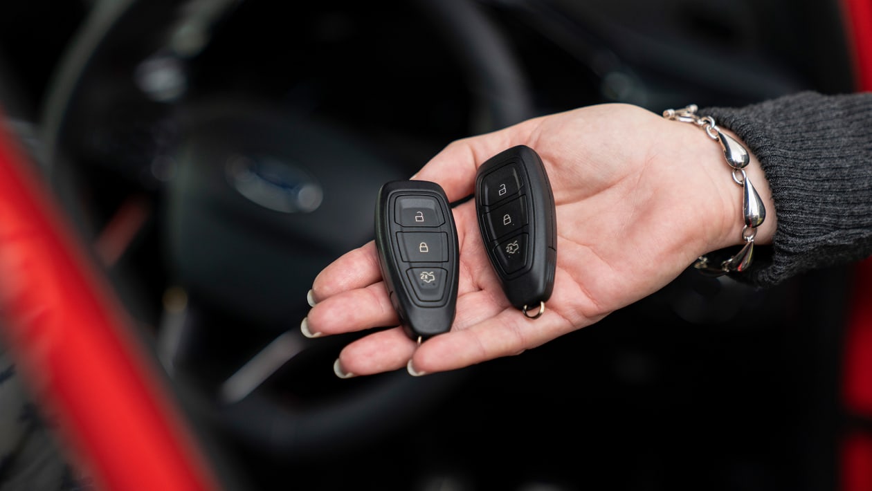 https://media.autoexpress.co.uk/image/private/s--X-WVjvBW--/f_auto,t_content-image-full-desktop@1/v1562247562/autoexpress/2019/04/new-smart-ford-key-fobs.jpg