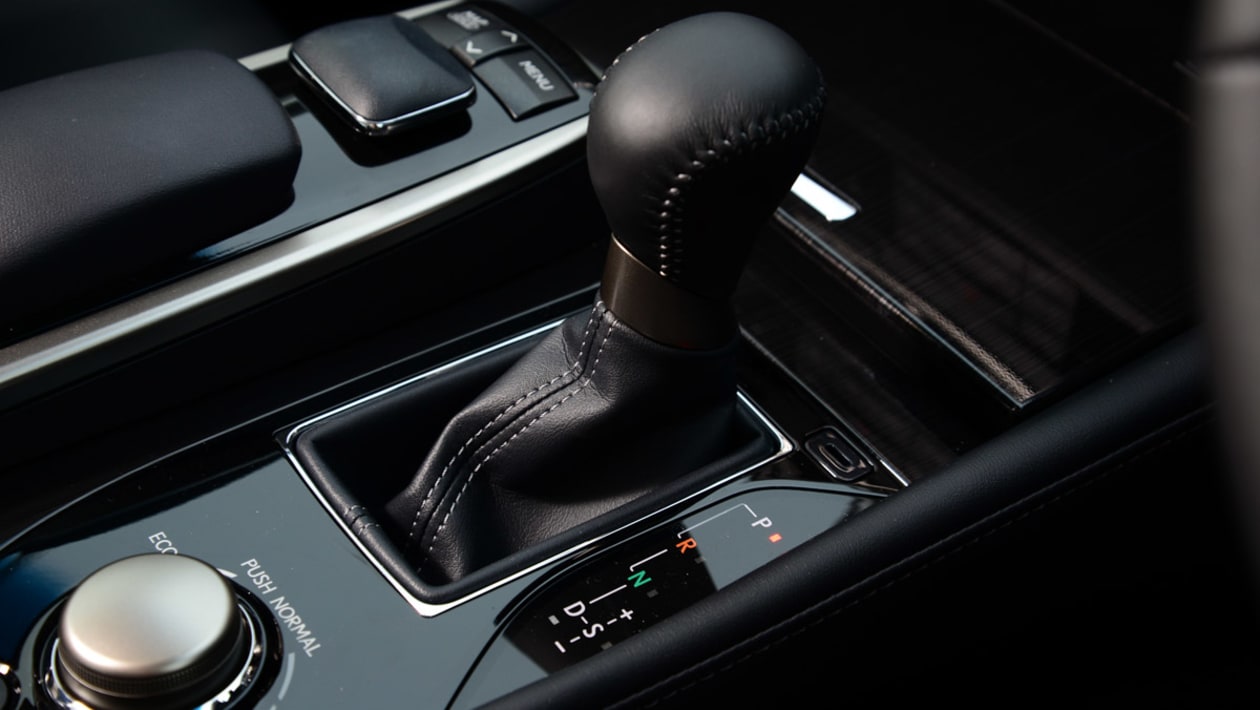 Lexus GS 300h Luxury pictures | Auto Express