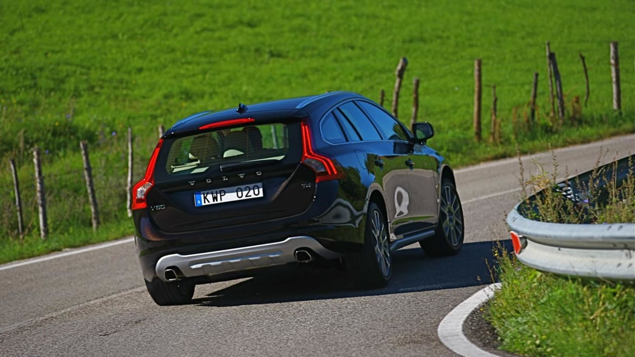 Volvo V60 T4 SE | Auto Express