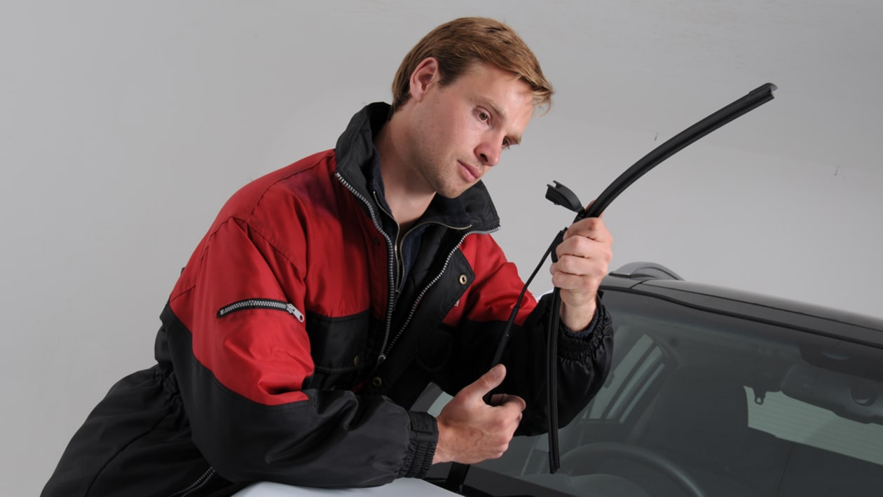How to Change the Wiper Blades on Your Car: 3 Different Ways