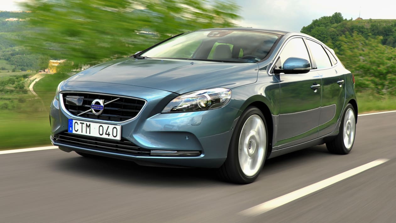 This VOLVO V40 T4 gets UNDER my SKIN! // Review on Autobahn 