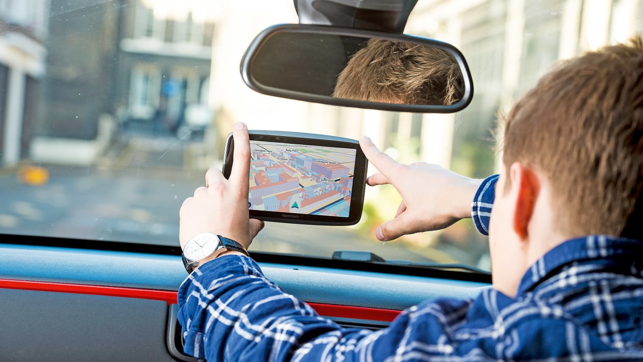 Sat Nav 7 inch Latest Satnavs for Cars UK EU Car GPS Navigation Includes Postcodes Speed Camera Alerts POI Lifetime Maps Free Updates 