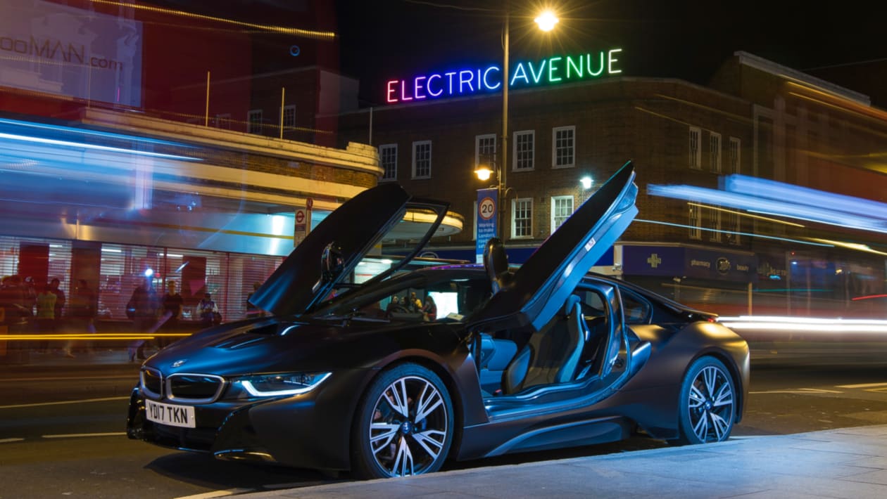 BMW i8 ночью