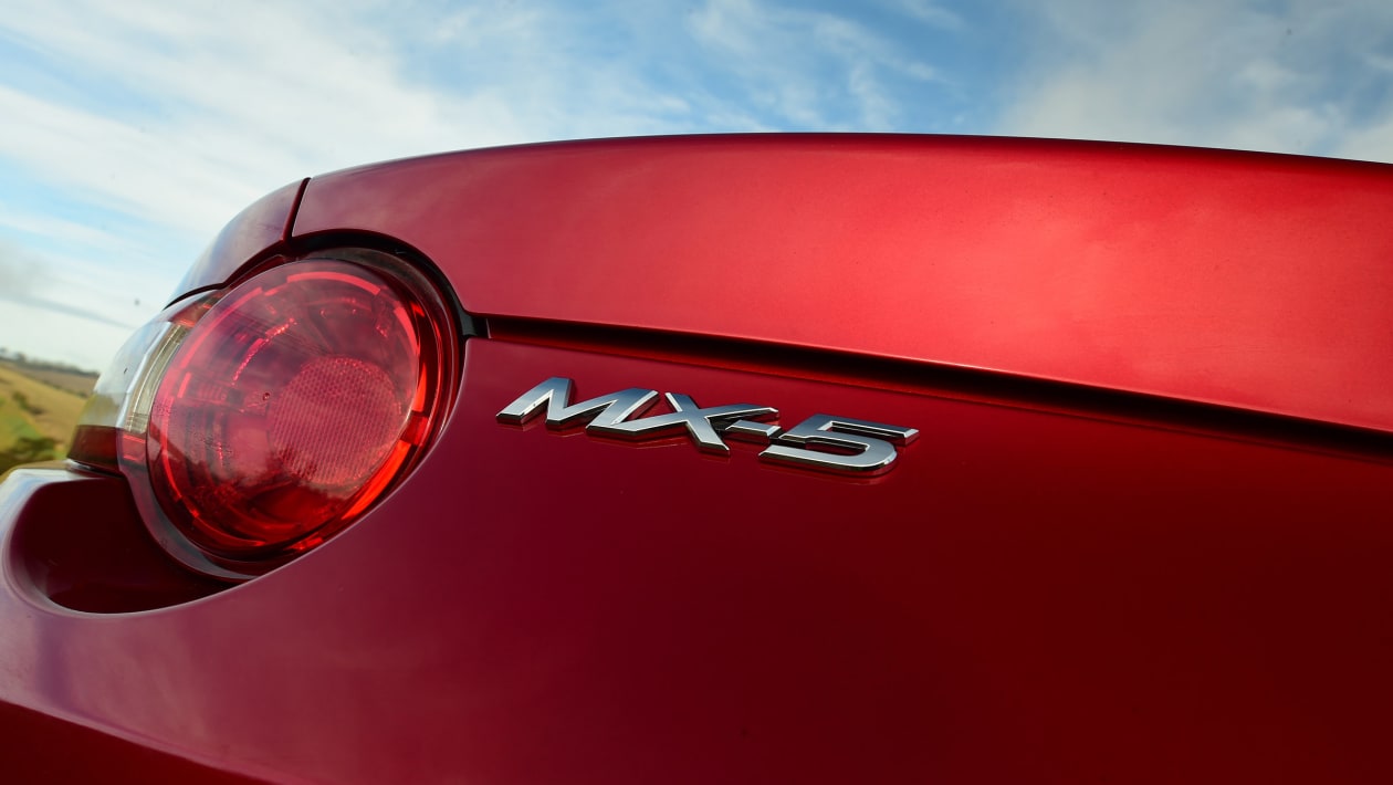 Mazda MX-5 RF vs Toyota GT86 - pictures | Auto Express