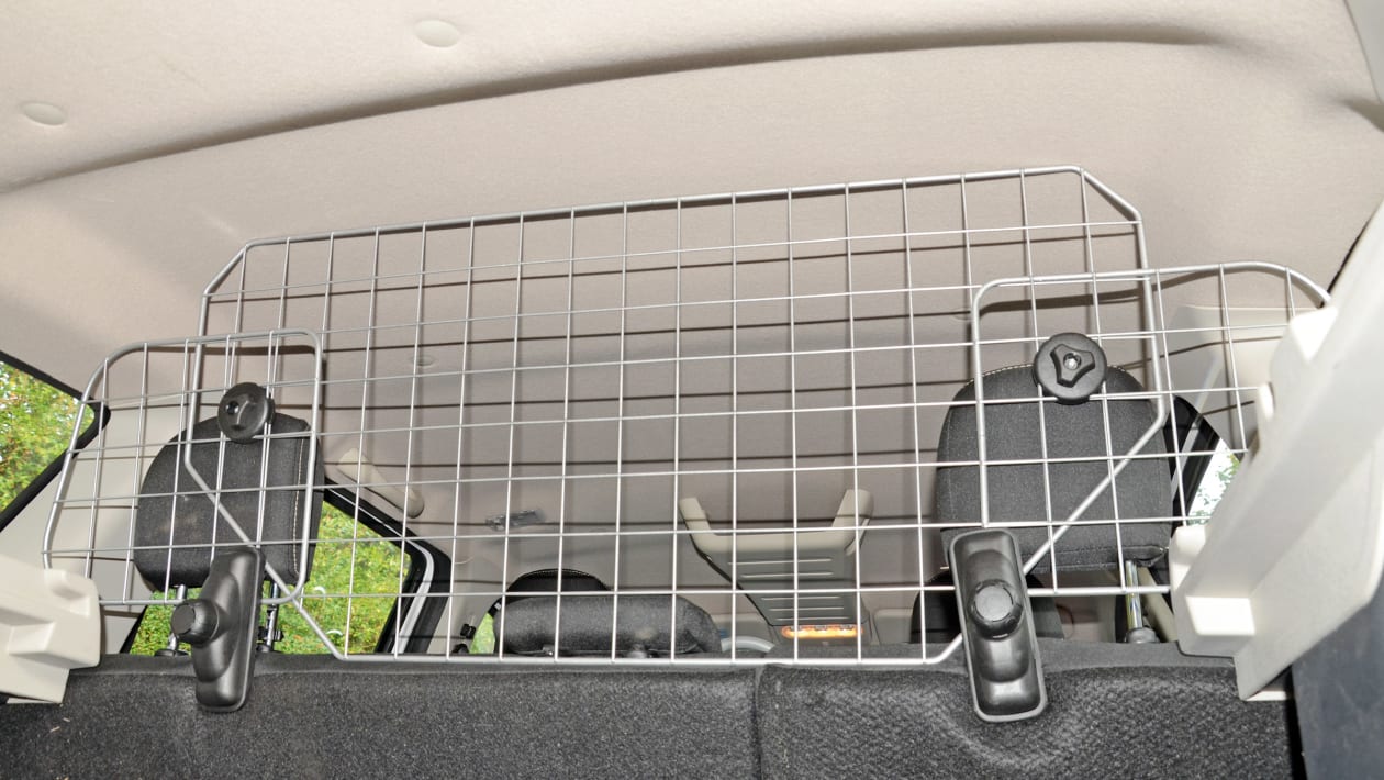 Nissan qashqai dog deals guard halfords