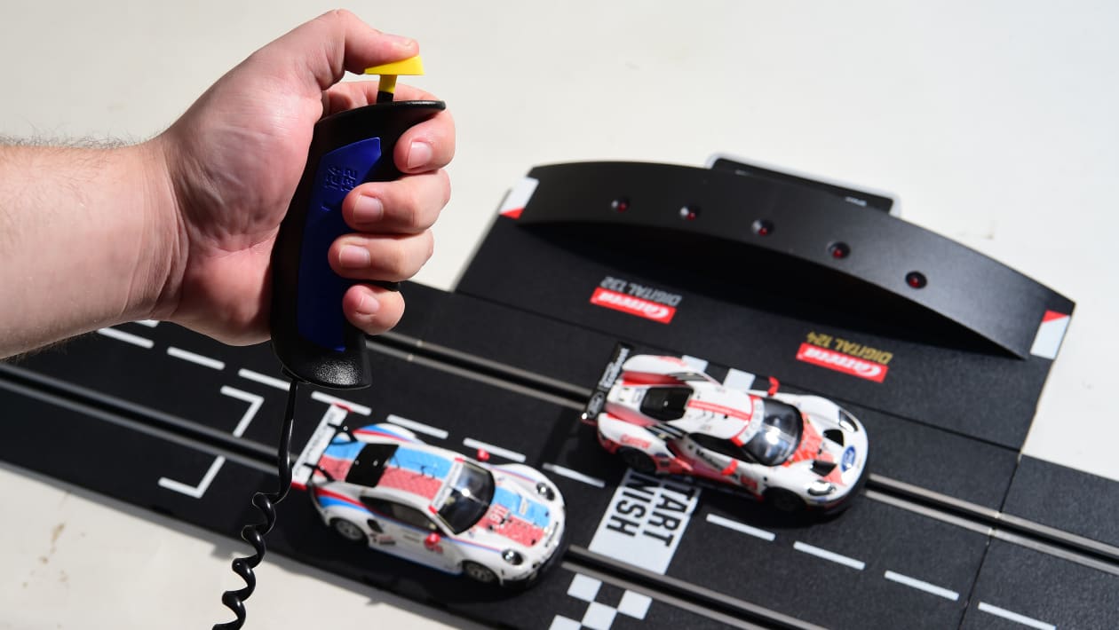 Slot Car Racing the racing game for 2 players control